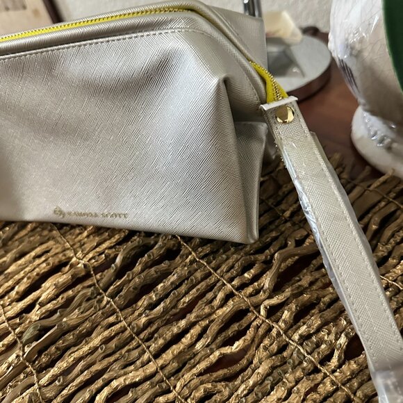 Kendra Scott Case - Picture 6 of 8